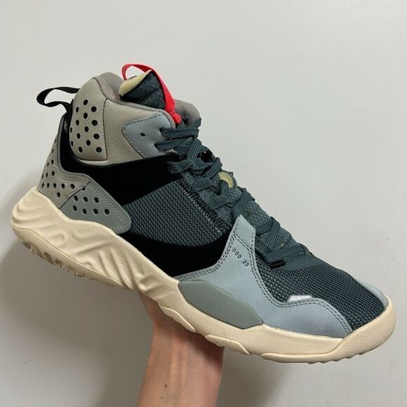 ⭐️NIKE JORDAN DELTA MID SNEAKERS